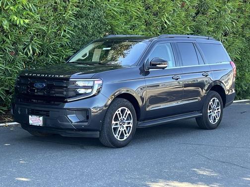 Dark Matter Gray Metallic 2025 Ford Expedition Active