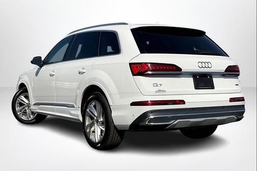 2023 Audi Q7 55 Premium Plus