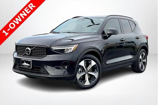 2023 Volvo XC40 B4 Ultimate Dark Theme