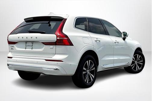 2022 Volvo XC60 Recharge Plug-In Hybrid T8 Inscription Expression