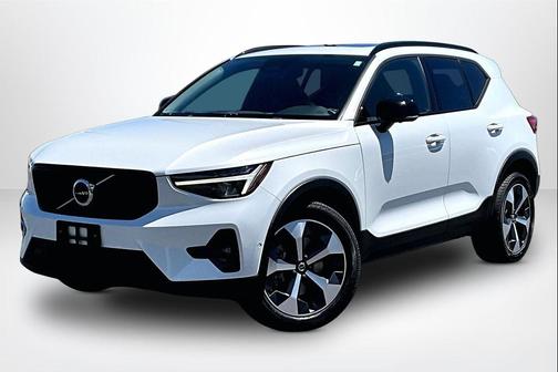 Crystal White Metallic 2023 Volvo XC40 B4 Ultimate Dark Theme