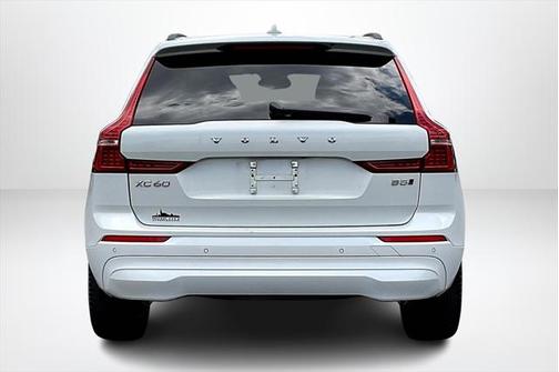 2022 Volvo XC60 B5 Momentum