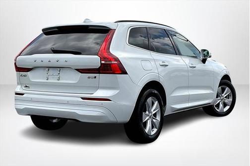 2022 Volvo XC60 B5 Momentum