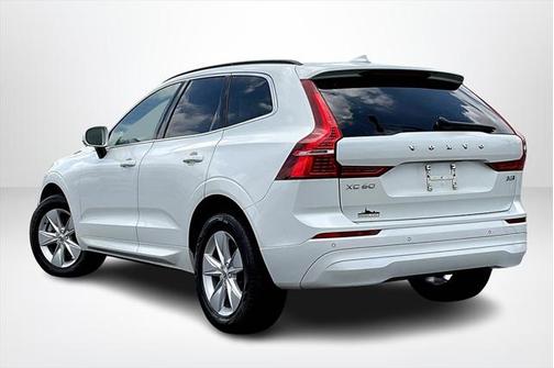 2022 Volvo XC60 B5 Momentum