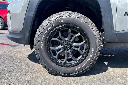 Sting-Gray Clearcoat 2022 Jeep Renegade Latitude
