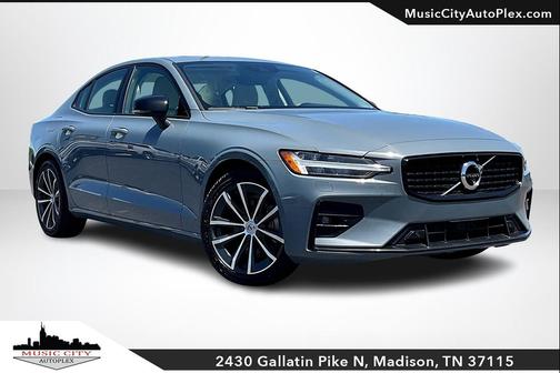 2022 Volvo S60 T5 Momentum