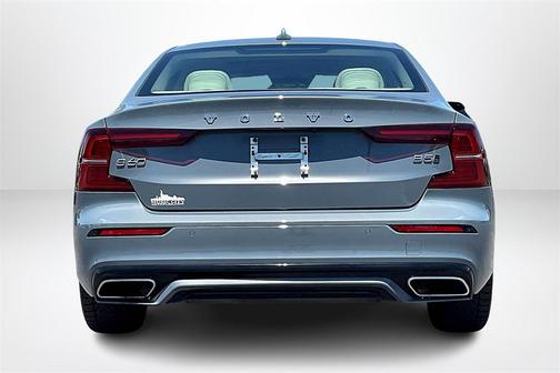 2022 Volvo S60 T5 Momentum