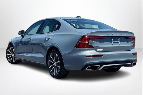2022 Volvo S60 T5 Momentum