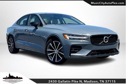 2022 Volvo S60 T5 Momentum