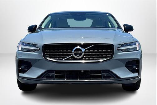 2022 Volvo S60 T5 Momentum