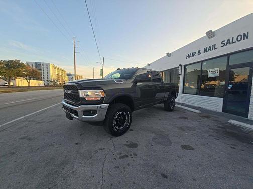 2021 RAM 2500 Tradesman Crew Cab 4x4 6'4' Box