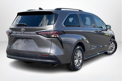 2023 Toyota Sienna XLE 8 Passenger