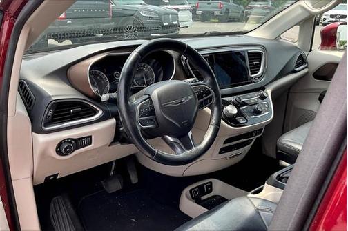 2018 Chrysler Pacifica Touring-L