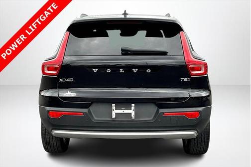 2022 Volvo XC40 T5 Momentum