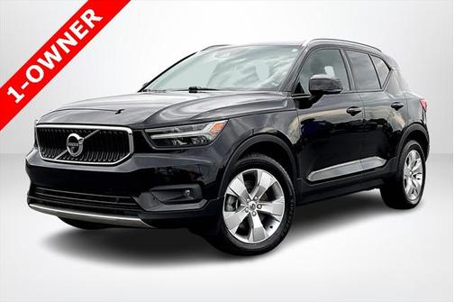 2022 Volvo XC40 T5 Momentum