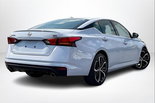 2023 Nissan Altima SR FWD