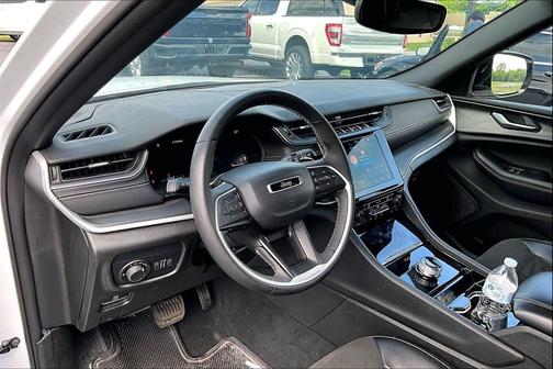 Bright White Clearcoat 2023 Jeep Grand Cherokee Altitude