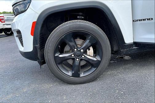 Bright White Clearcoat 2023 Jeep Grand Cherokee Altitude