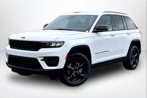 Bright White Clearcoat 2023 Jeep Grand Cherokee Altitude