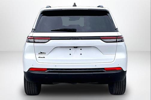 Bright White Clearcoat 2023 Jeep Grand Cherokee Altitude