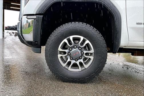 Summit White 2025 GMC Sierra 2500 SLE