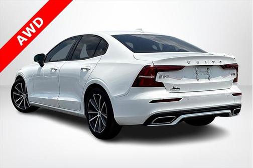 2022 Volvo S60 T5 Momentum