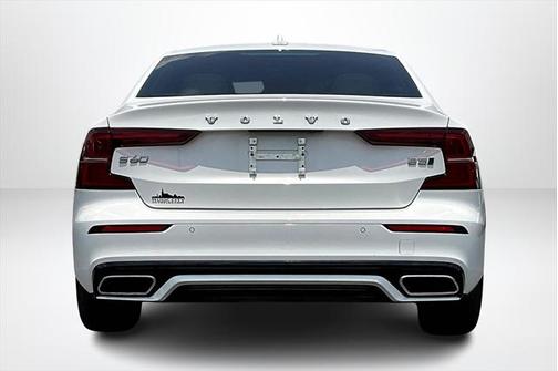 2022 Volvo S60 T5 Momentum