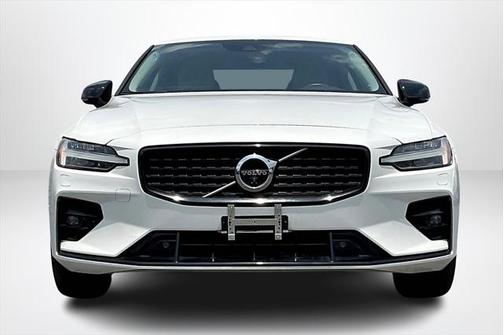 2022 Volvo S60 T5 Momentum