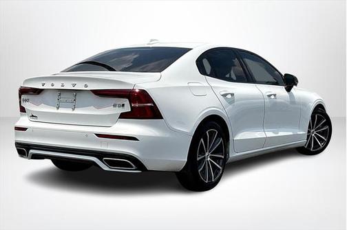 2022 Volvo S60 T5 Momentum