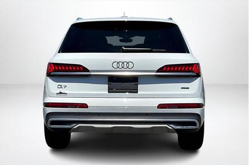 2024 Audi Q7 45 Premium Plus
