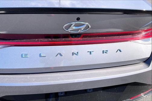 2023 Hyundai ELANTRA SE