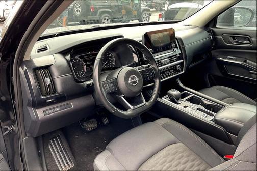 2024 Nissan Pathfinder SV FWD