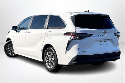 2024 Toyota Sienna LE