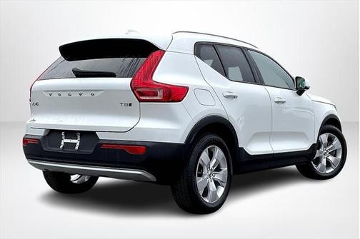 2022 Volvo XC40 T5 Momentum