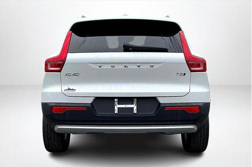 2022 Volvo XC40 T5 Momentum