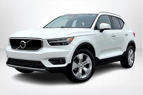 2022 Volvo XC40 T5 Momentum