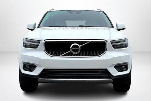 2022 Volvo XC40 T5 Momentum