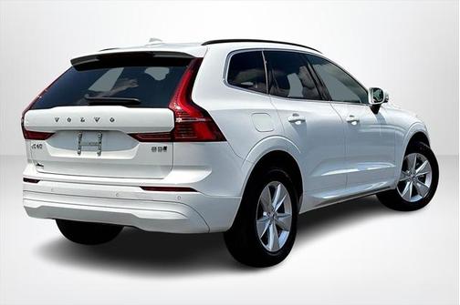 2022 Volvo XC60 B5 Momentum