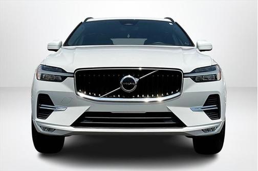 2022 Volvo XC60 B5 Momentum