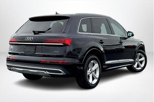 2024 Audi Q7 45 Premium Plus