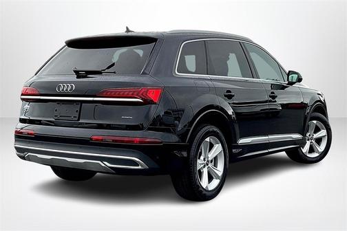2024 Audi Q7 45 Premium Plus