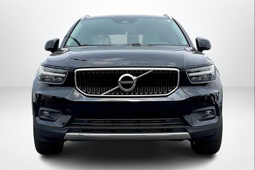 2022 Volvo XC40 T5 Momentum