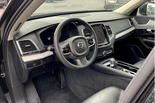 2024 Volvo XC90 B5 Core Bright Theme