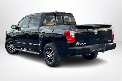 2022 Nissan Titan SV
