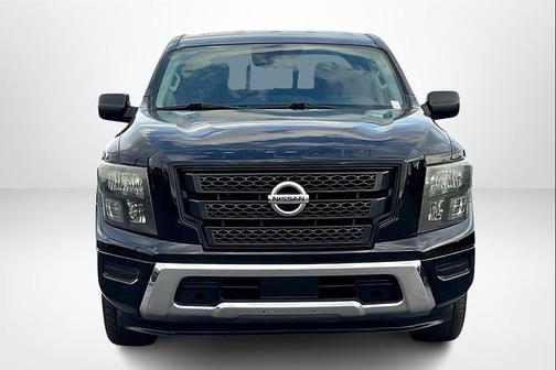 2022 Nissan Titan SV