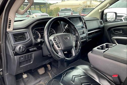 2022 Nissan Titan SV