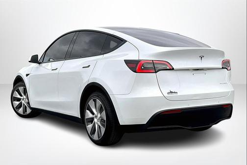 2022 Tesla Model Y Long Range Dual Motor All-Wheel Drive