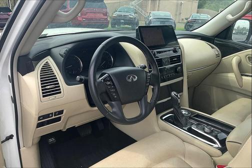 2023 INFINITI QX80 Luxe
