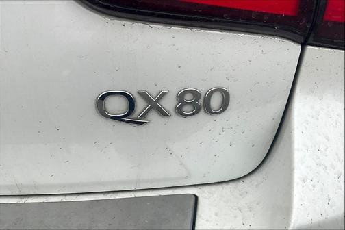 2023 INFINITI QX80 Luxe