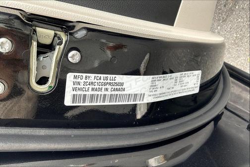 2023 Chrysler Voyager LX